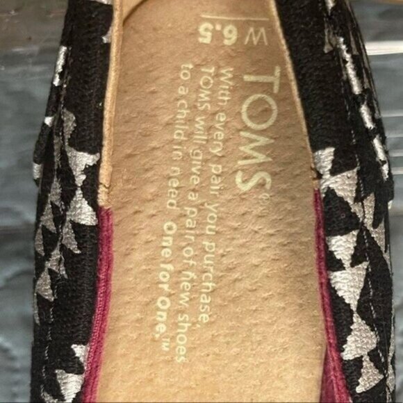 Toms - Picture 8 of 8